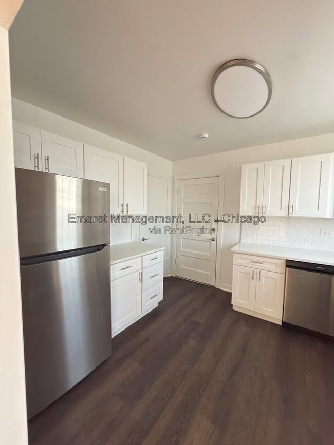 2425 W Berwyn Ave