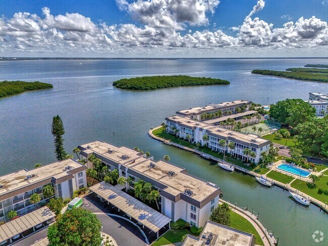 Building Photo - LUXURY LONGBOAT LIVING AT IT’S FINEST! AVA... Unit 204 Rental