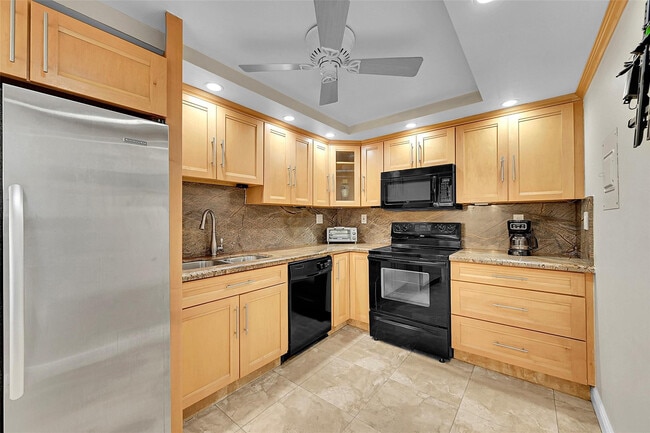 Building Photo - 525 N Ocean Blvd Unit 919