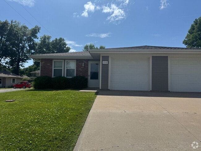 Building Photo - 120/122 E Cornhill St. Cameron, MO 64429 Unit 122 E Cornhill St. Cameron, MO 64429 Rental