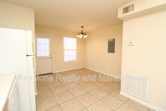 Photo - 2300-3 Raleigh Ct