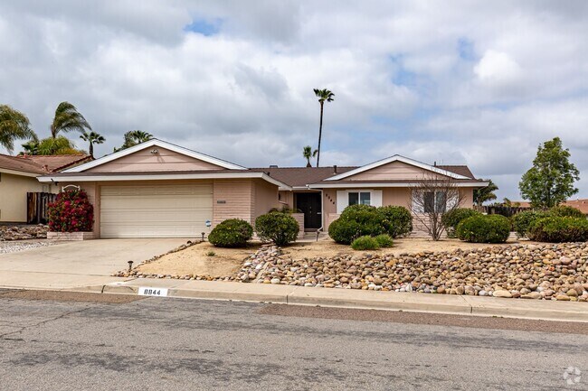 Building Photo - **** SIMPLY STUNNING SANTEE 3/2 HOME, OPEN...