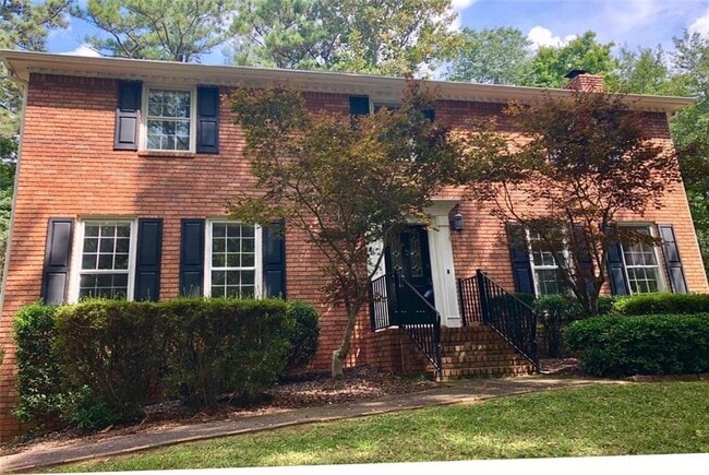 Building Photo - 2408 Crooked Tree Ct NE