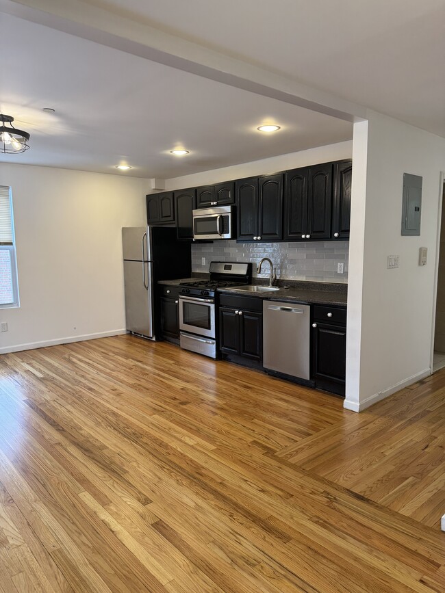 Photo - 1027 Wilcox Ave Unit APT 2