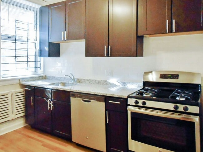 Photo - 1609 W Berteau Ave Apartment Unit 2