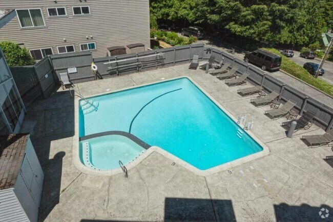 Building Photo - 2 bedroom in Seattle WA 98199 Unit 401 Rental