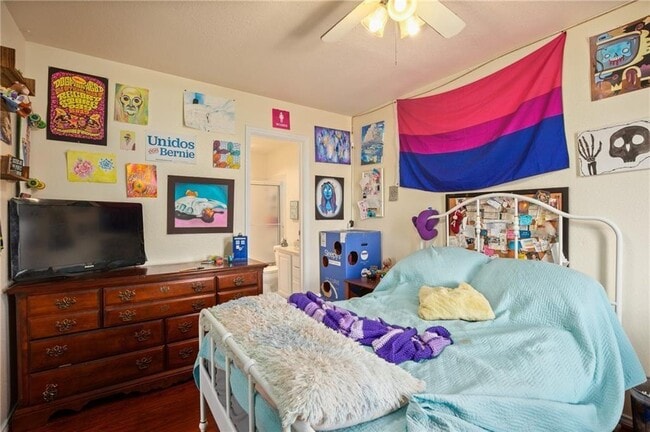 Photo - 2409 Leon St Unit 101