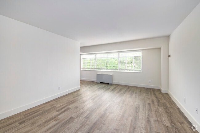 1BR, 1BA – 622SF - Living Room