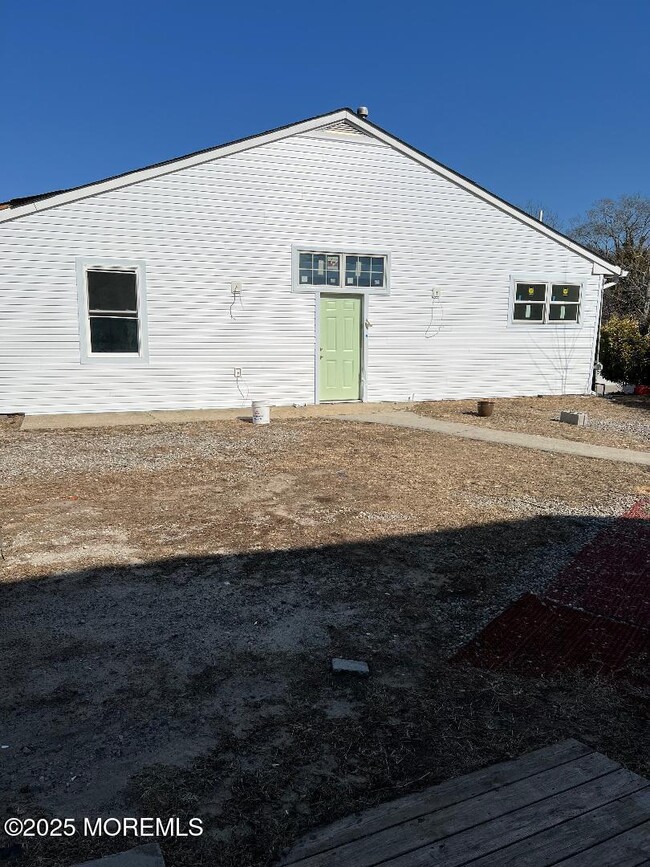Building Photo - 213 E Main St Rental