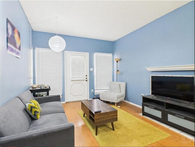 Photo - 806 W 24th St Unidad 126