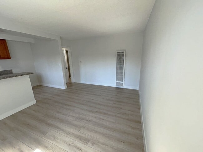 Photo - 650 W Gardena Blvd