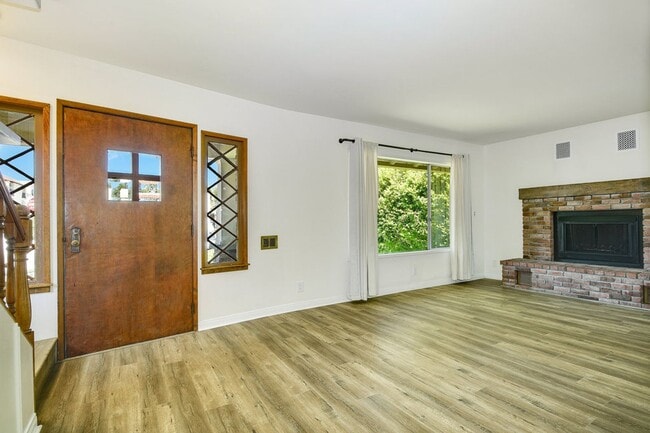 Photo - 4721 Edgeware Rd