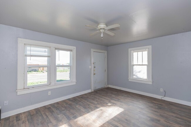 821 S Travis St Unit C