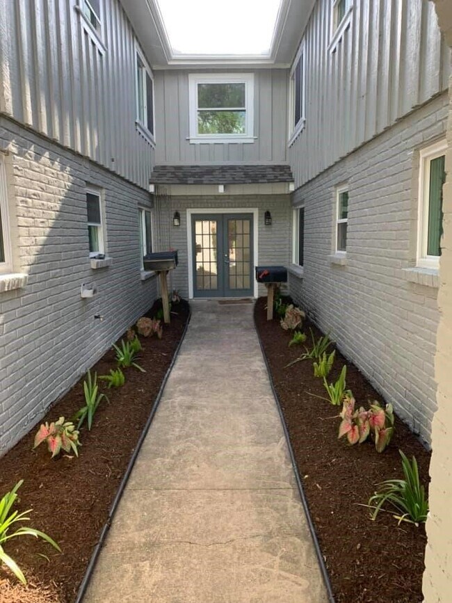 Building Photo - 8714 Ilona Ln Unit 6