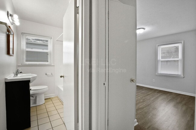 Photo - 2404 Thomas Ave