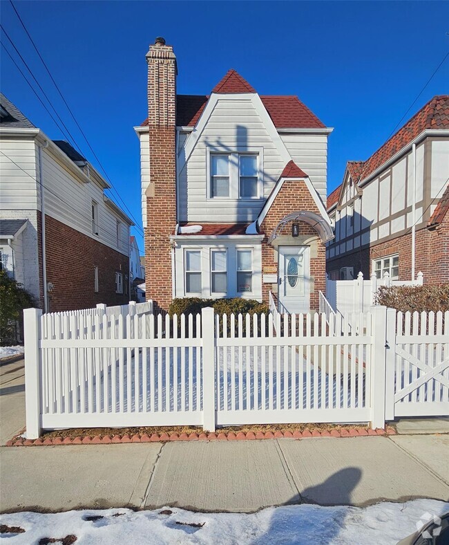 Building Photo - 159-09 Laburnum Ave Rental