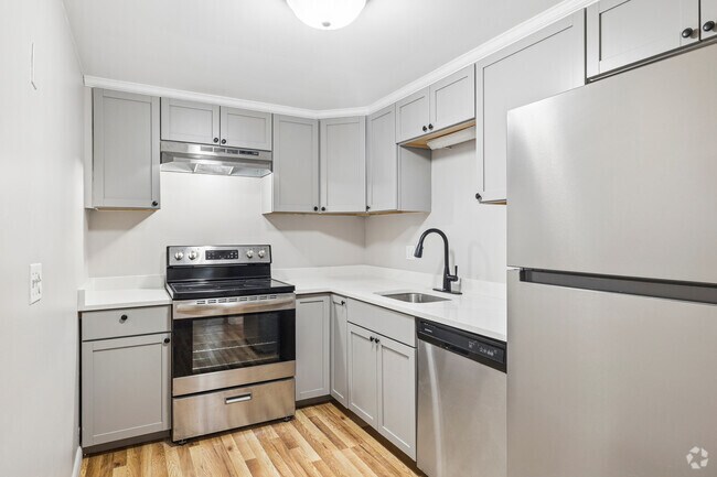 1BR, 1BA - 600SF - Kitchen