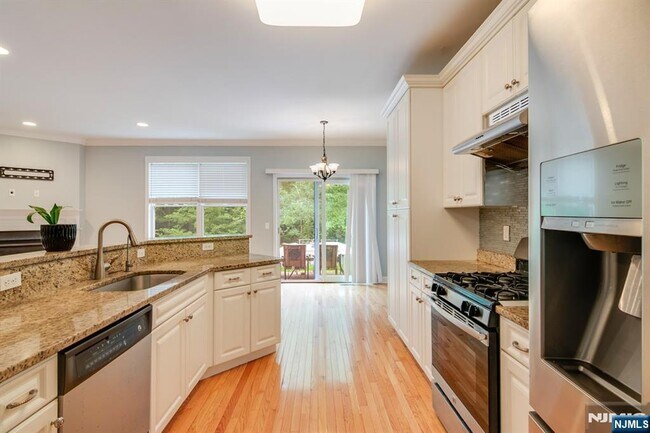 Photo - 1503 Whitney Ln