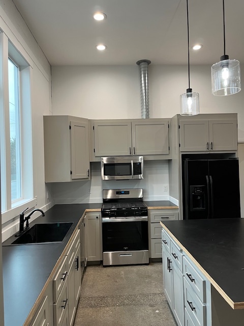 spacious kitchen - 330 S Cherry St Casa Adosada