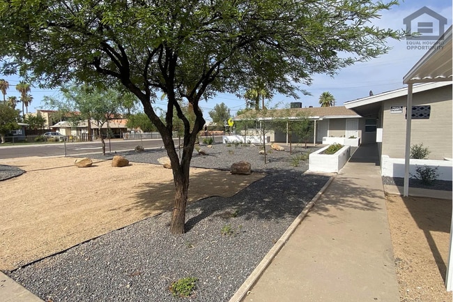1302 N 48th Pl Unit 1302 N 48th Pl Unit 4