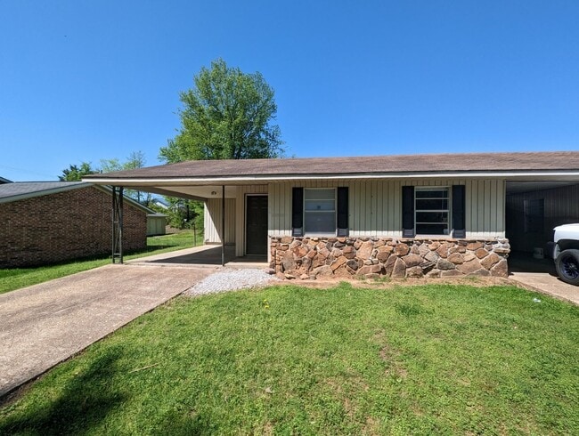 Building Photo - 20th Street Triplex Unit 730 20th St
