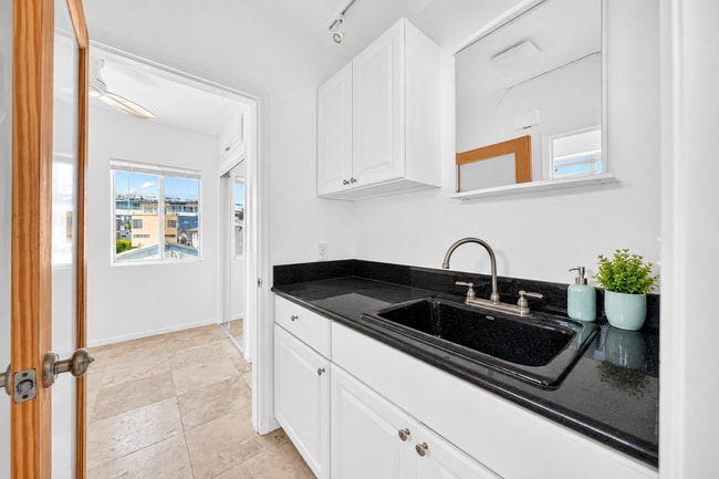 19 19th Ave Unit 3