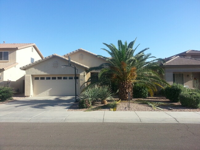 Building Photo - 4 bedroom 2 bath in Goodyear Rental
