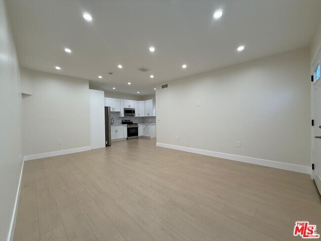 Building Photo - 15916 Bahama St Rental