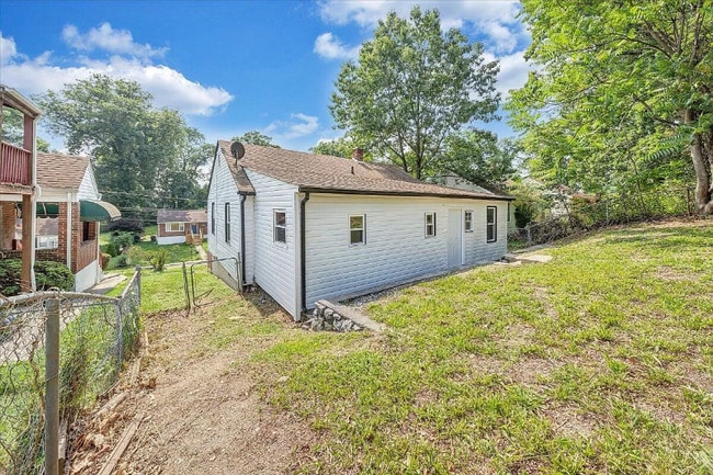 Photo - 2109 Colgate St NE