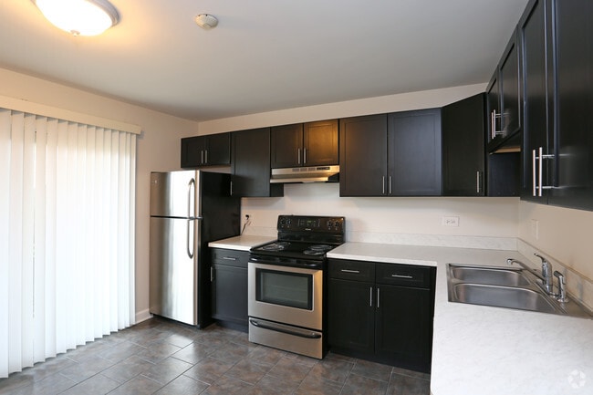 2BR, 1BA - 975SF - Kitchen