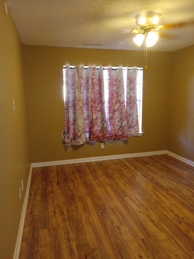 Photo - Pirate Cove Apartments 31-36 Unit 35