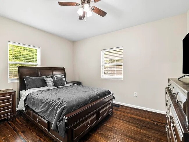 Photo - 73 E 8th St