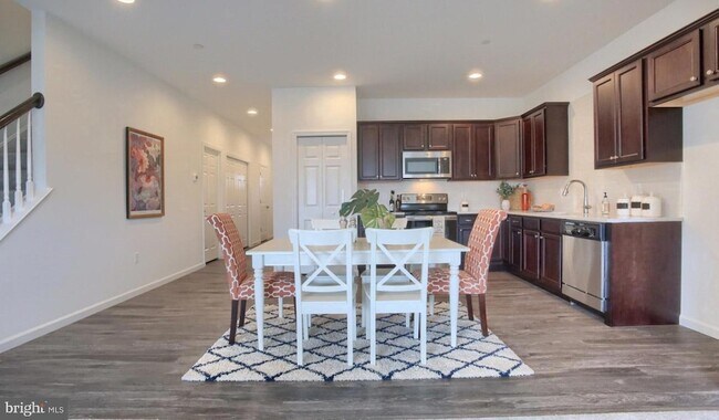 1706 Shady Ln