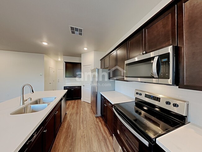 Photo - 6031 Schmidt St