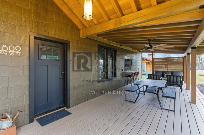809 3rd Ave W
