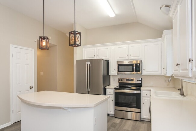 Photo - 200 Woodstone Dr