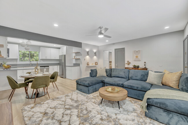Building Photo - Palm View Village (Furnished Units Available) Rental