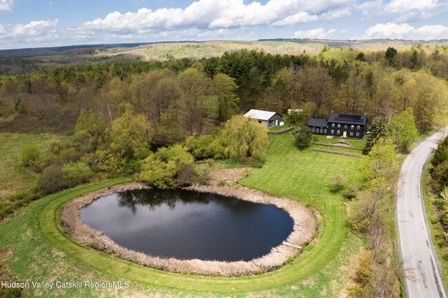 Photo - 483 Travis Hill Rd