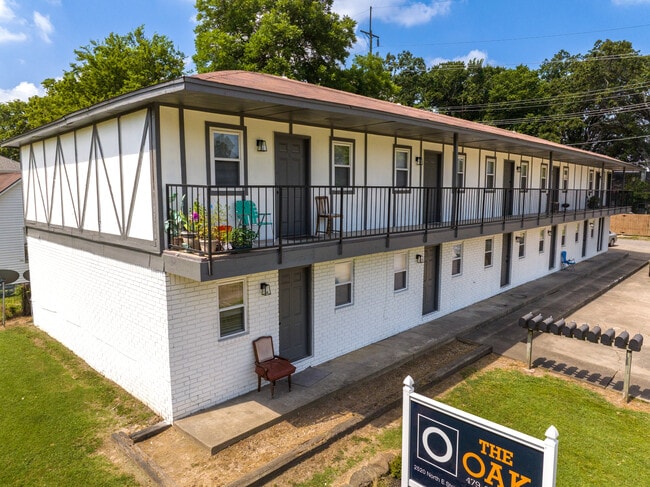 Building Photo - The Oak: 1 & 2 Bedroom Apartments