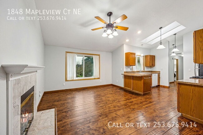 Photo - 1848 Mapleview Ct NE
