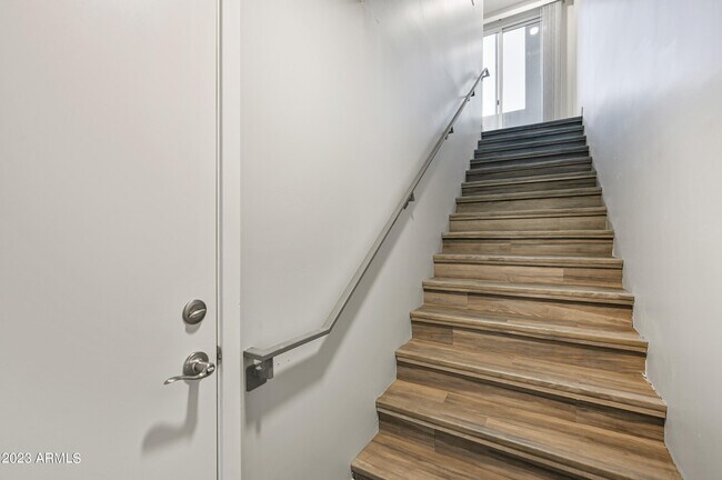 Photo - 1023 W 5th St Unidad 1024