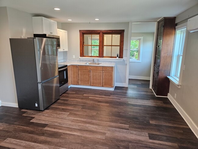 Building Photo - 269 Rexmont Rd Unit 269 rexmont rd. Apt 3