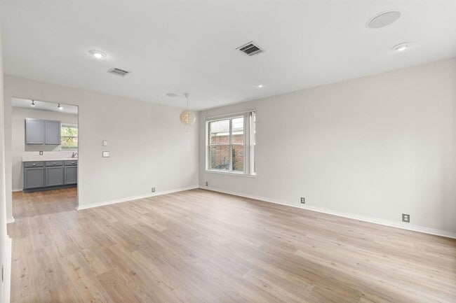 Photo - 2036 Kaiser Dr