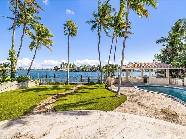 Building Photo - 617 E Dilido Dr