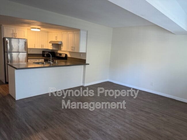 Photo - 4674 Bancroft St