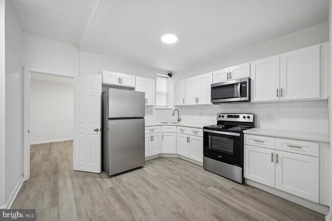 Photo - 5829 Crittenden St