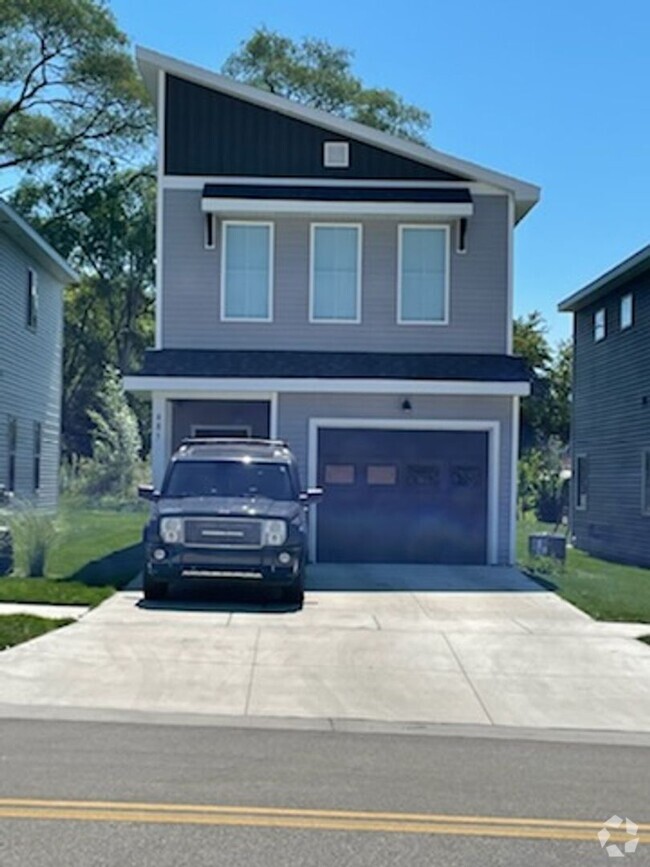 Building Photo - Always in Demand! Rental