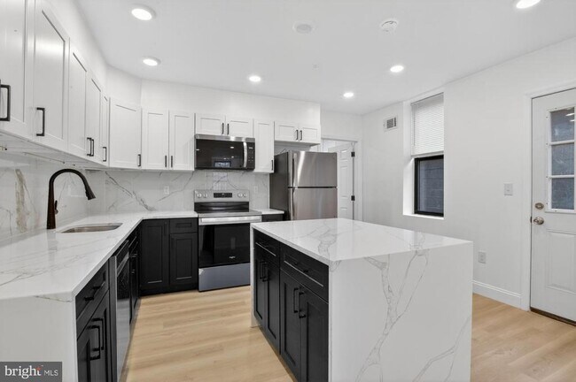 Photo - 712 N American St Unidad 1