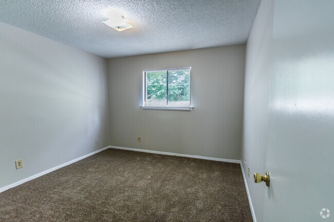 2BR, 1BA - 800SF - Primary Bedroom