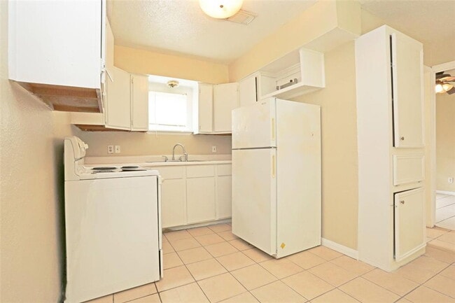 Photo - 2460 W Shane St